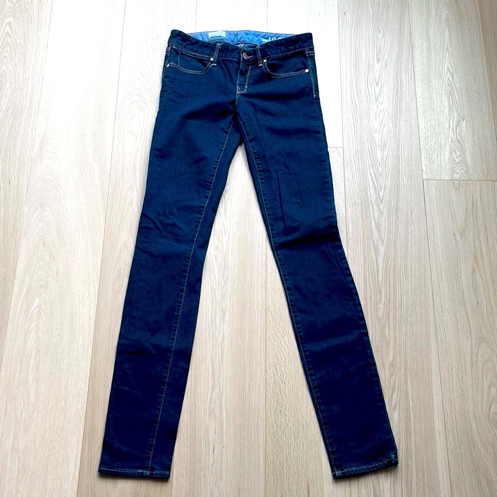 🤫 NWOT Gap Jeans Size 27 💙